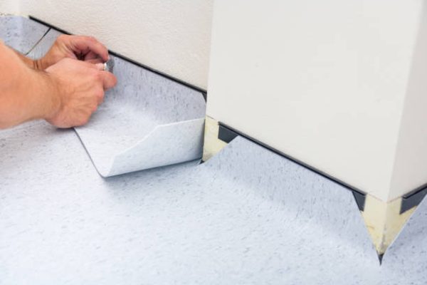 Flooring Contractors vs. DIY: When to Hire and When to Do It Yourself